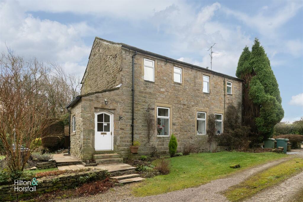 3 bedroom detached house for sale in High Fold, Kelbrook, BB18