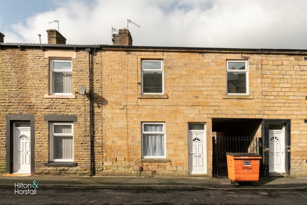 3 bedroom terraced house for sale in Cambridge Street, Brierfield, BB9