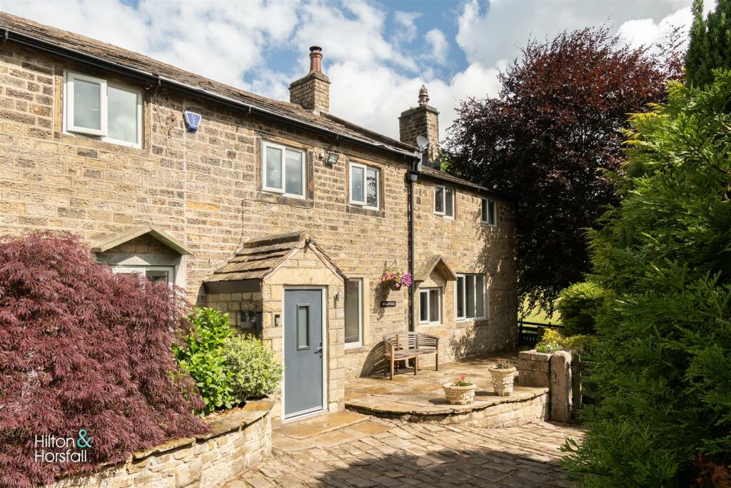 4 bedroom semidetached house for sale in Hollin Hall, Barnoldswick