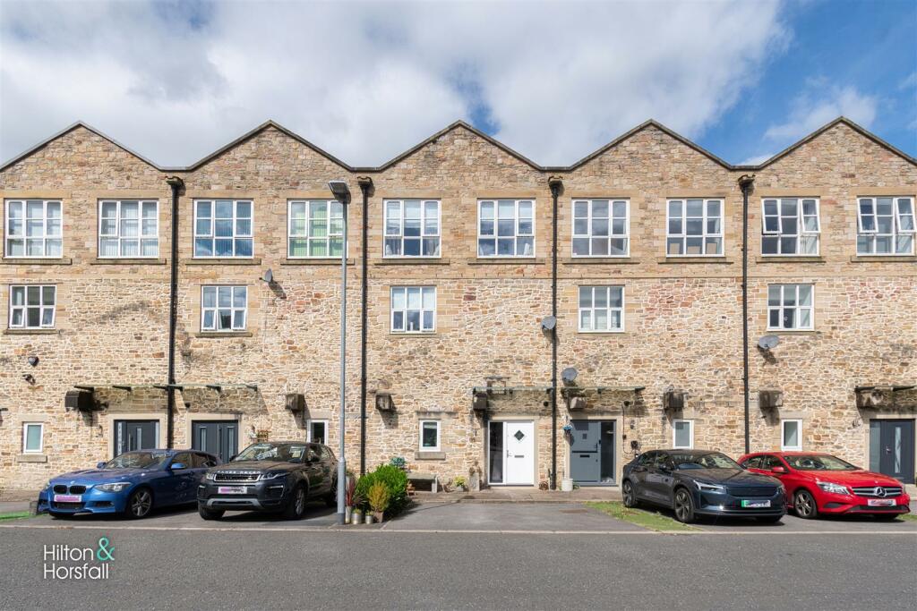 4 bedroom town house for sale in Quaker Rise, Brierfield, BB9