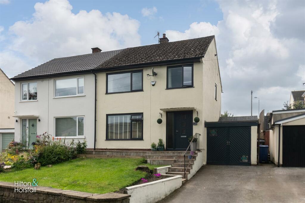 3 bedroom semidetached house for sale in Skipton Road, Trawden, BB8