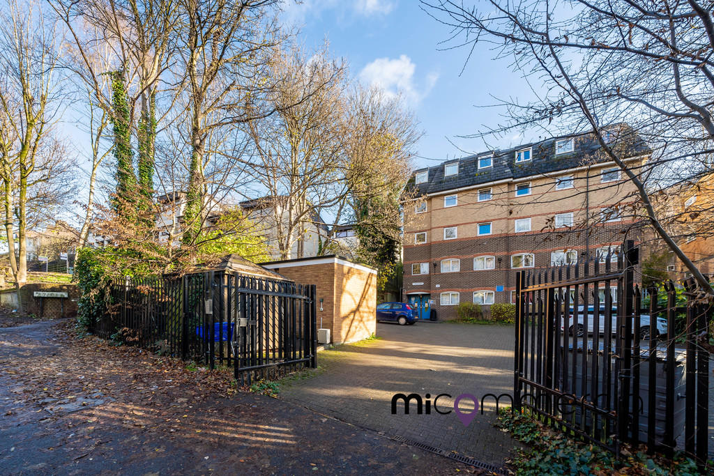 Commercial property for sale in Crawley Green Road, Luton, LU2