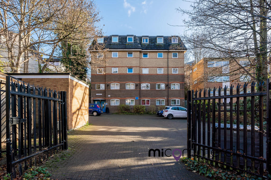 Commercial property for sale in Crawley Green Road, Luton, LU2