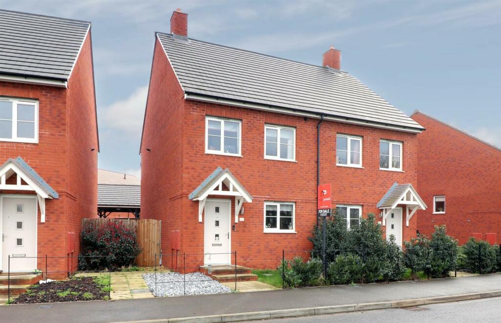 3 bedroom semidetached house for sale in Great Oldbury Drive, Great