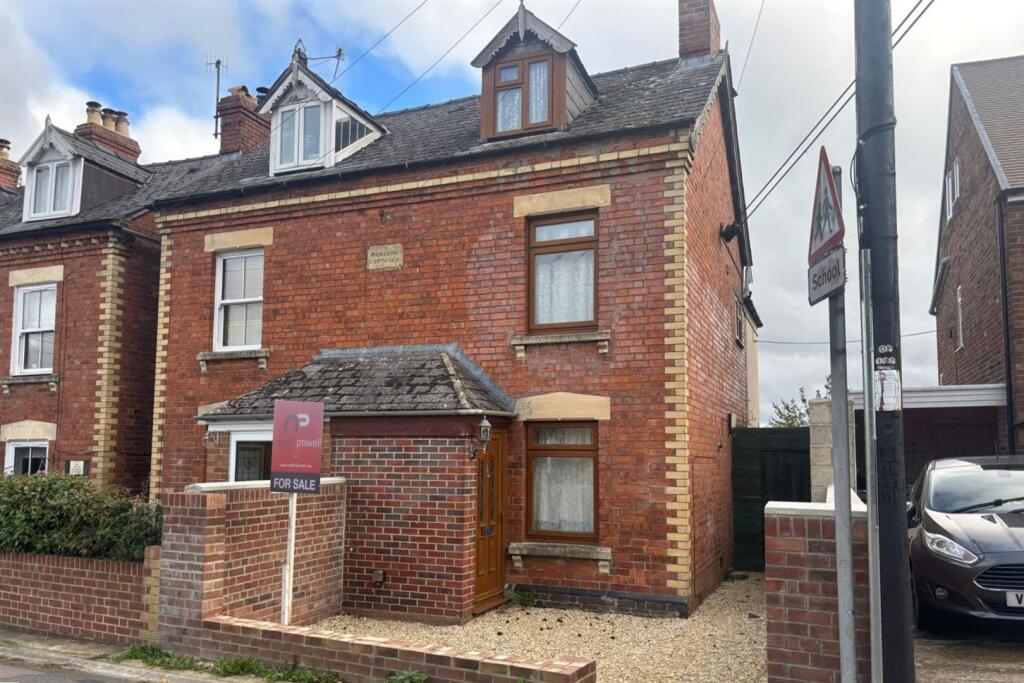 4 bedroom semi-detached house