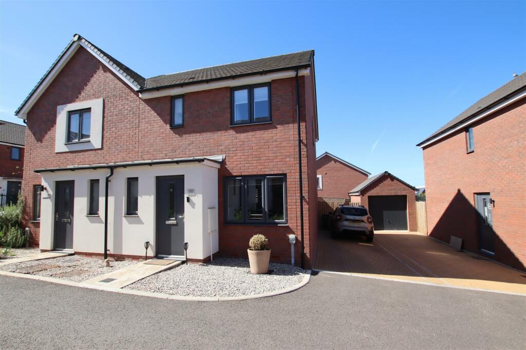 3 bedroom semidetached house for sale in Flay Field, Tithebarn, Exeter