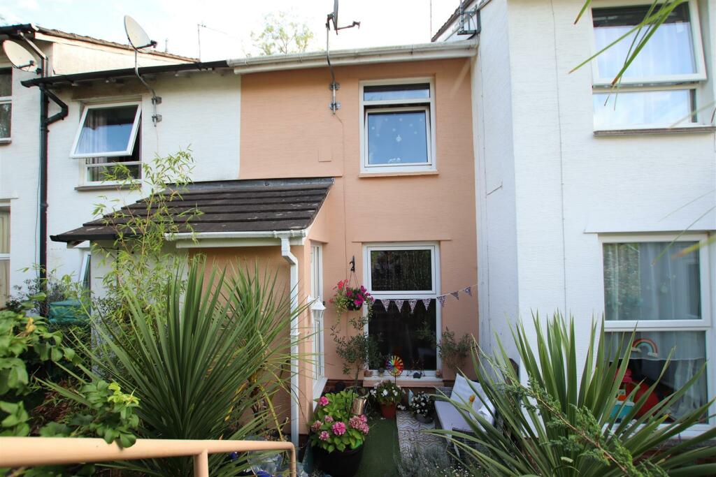 2 bedroom terraced house for sale in Perth Close, Exeter, EX4