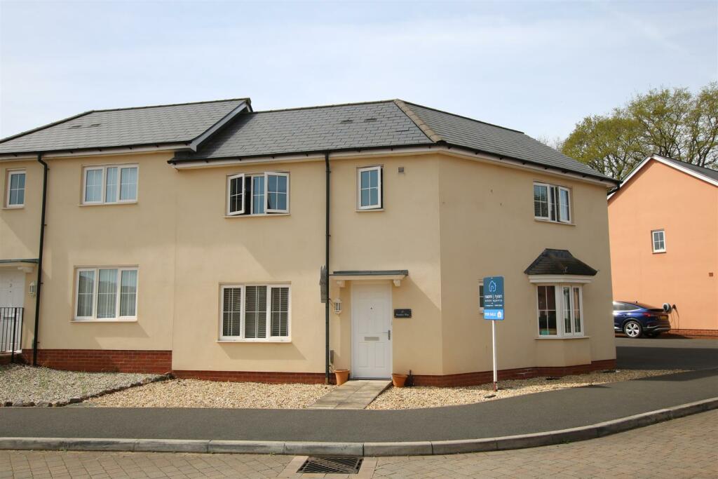 3 bedroom semi-detached house for sale in Sandoe Way, Exeter, EX1