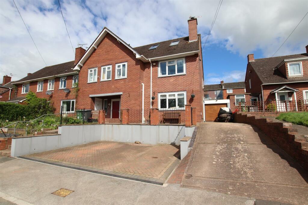 4 bedroom end of terrace house for sale in Prince Charles Road, Stoke Hill, Exeter, EX4