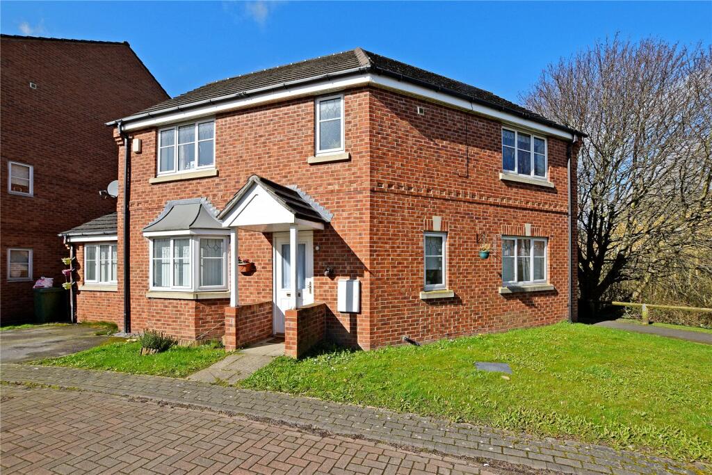 4 bedroom detached house for rent in Marchant Way, Churwell, Morley, Leeds, LS27