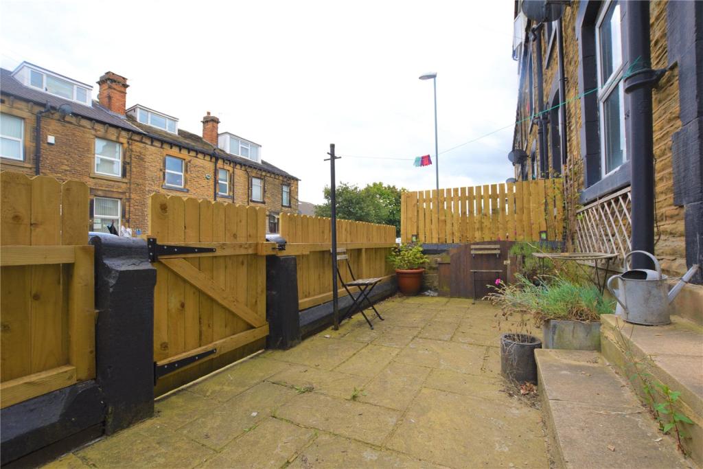 2 bedroom terraced house for rent in Great Northern Street, Morley