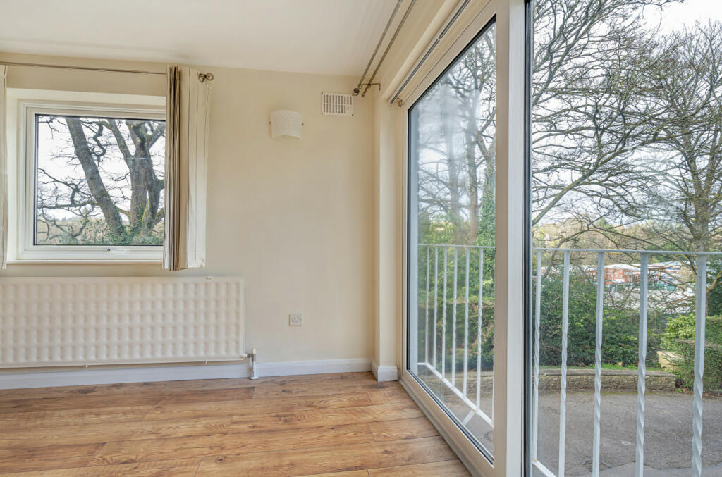 2 bedroom flat for sale in Haslemere, Surrey, GU27