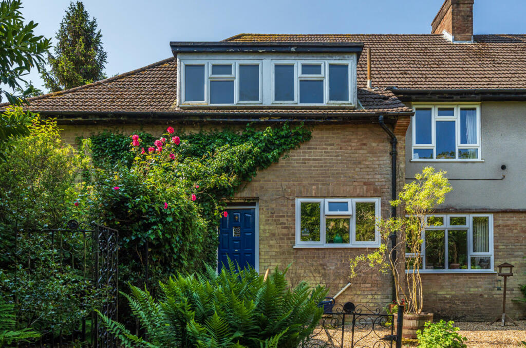 2 bedroom for sale in Petworth Court, Petworth Road, Haslemere, Surrey, GU27