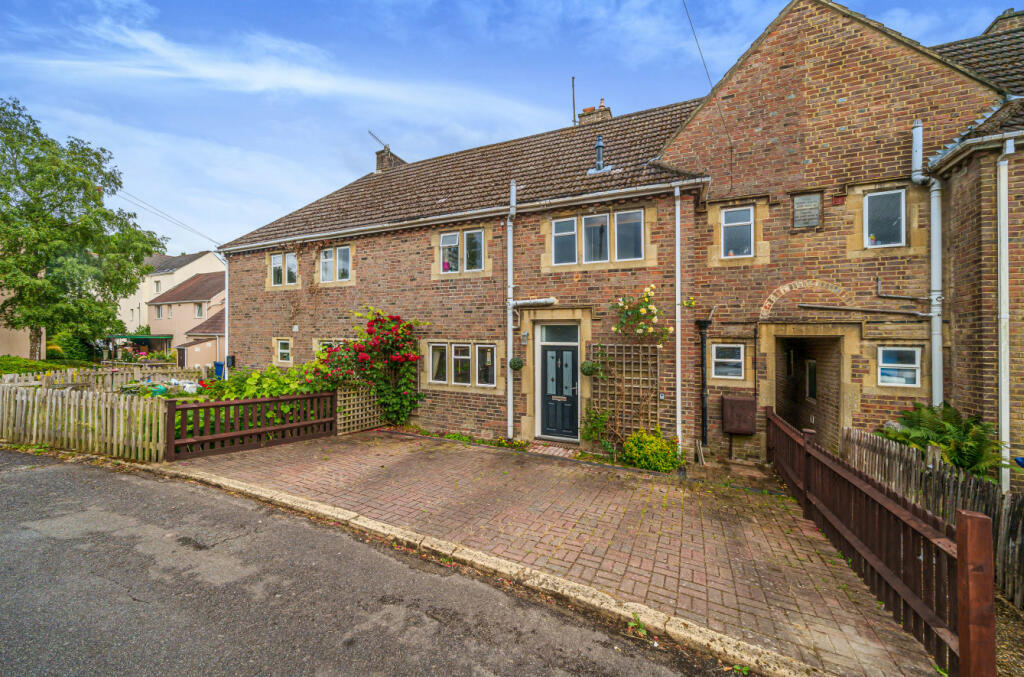 3 bedroom terraced house for sale in Lion Mead, Haslemere, Surrey, GU27