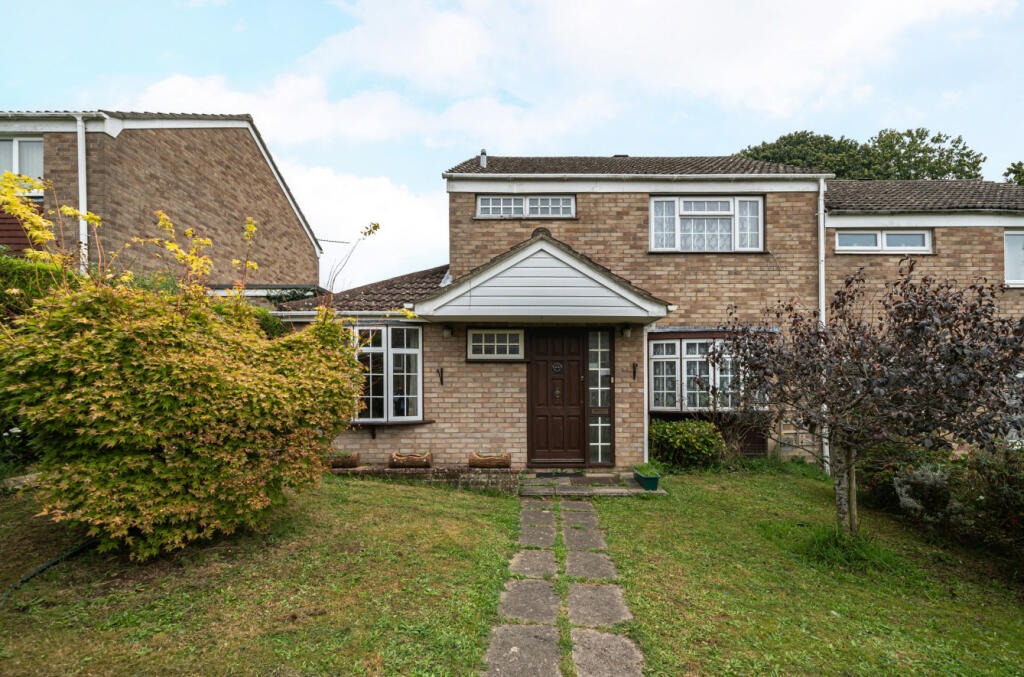 3 bedroom end of terrace house for sale in Hatchetts Drive, Haslemere, Surrey, GU27