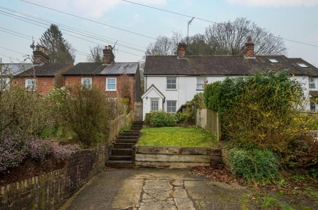 2 bedroom end of terrace house for sale in Kings Road, Haslemere, Surrey, GU27