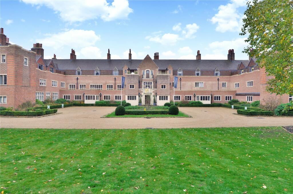 2 bedroom flat for sale in Kings Drive, Midhurst, GU29