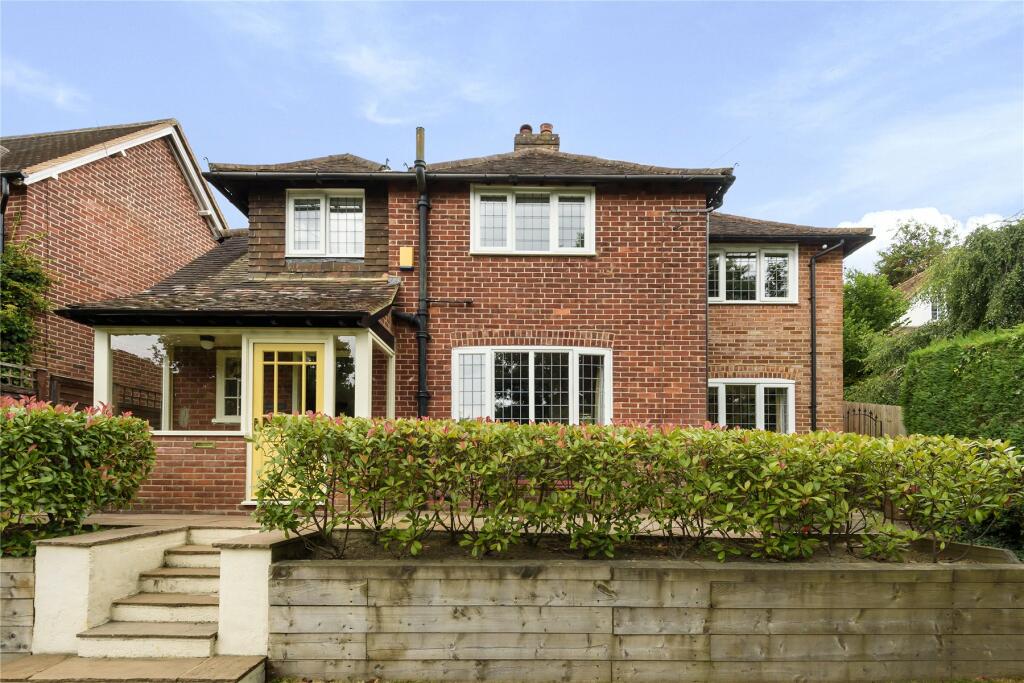4 bedroom detached house for sale in Hindhead Road, Haslemere, GU27