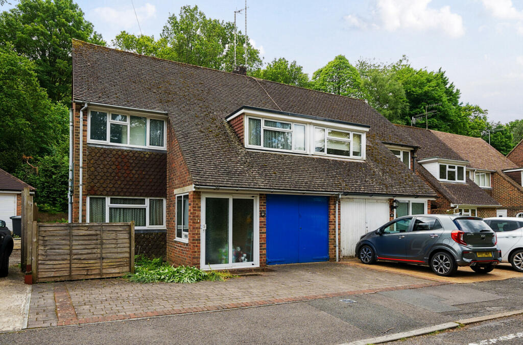 3 bedroom semidetached house for sale in Kings Road, Haslemere, Surrey