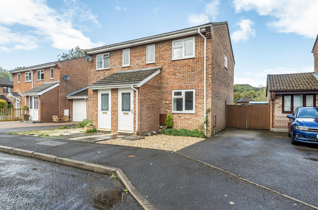 Main image of property: Puttocks Close, Haslemere, West Sussex, GU27