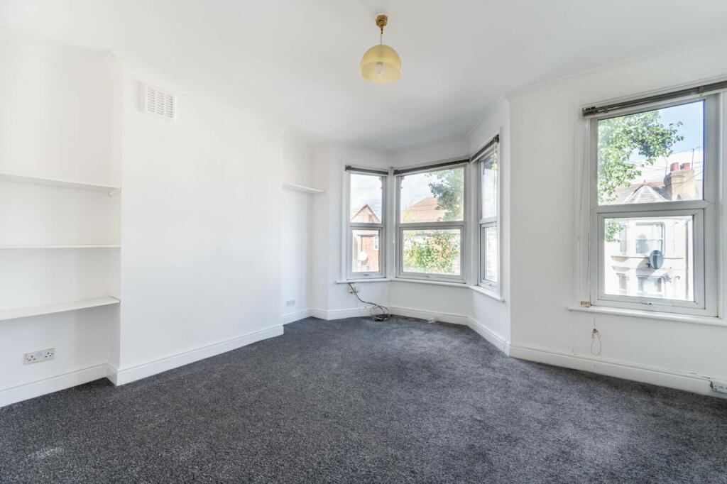 2 bedroom flat for sale in Chapter Road, Dollis Hill, London, NW2