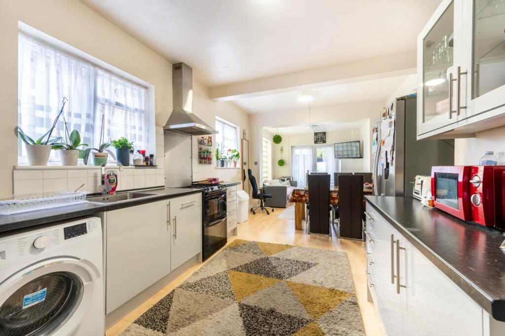 4 bedroom end of terrace house for sale in Buckingham Road, Harlesden, London, NW10