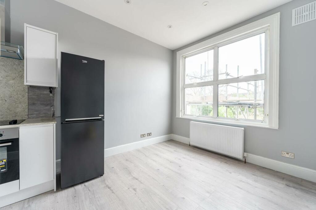 2 bedroom flat for sale in Keyes Road, Mapesbury Estate, London, NW2