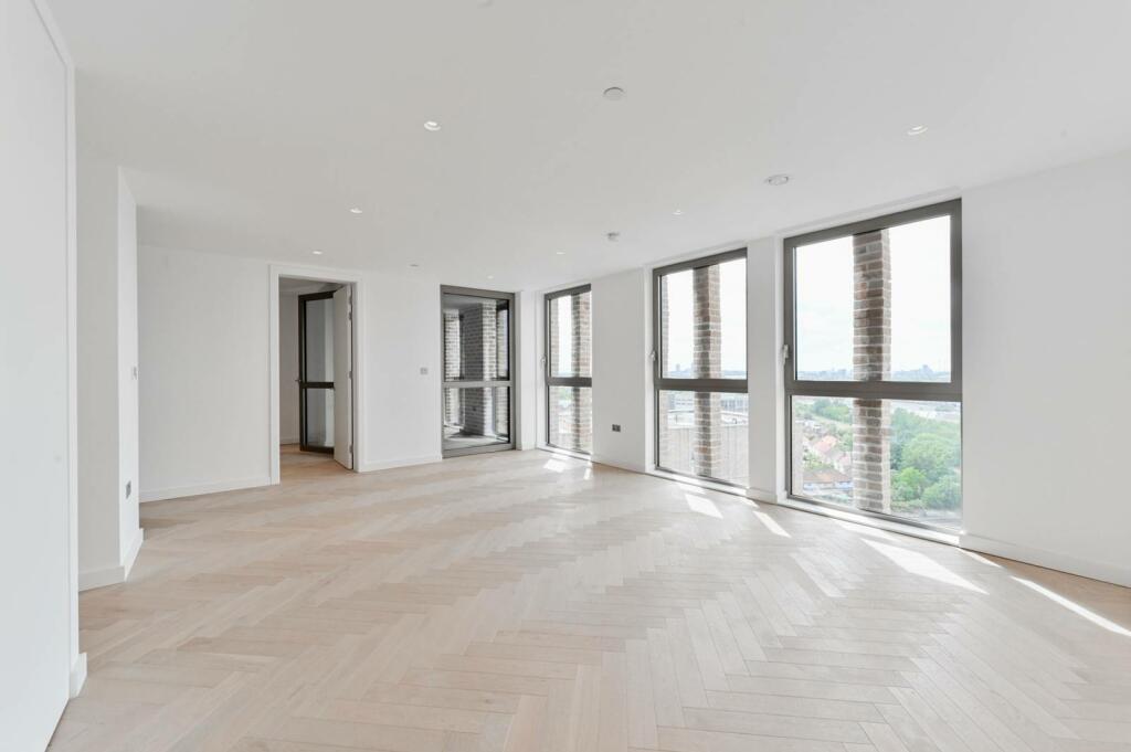 3 bedroom flat for rent in Middle Yard, Dollis Hill, London, NW10