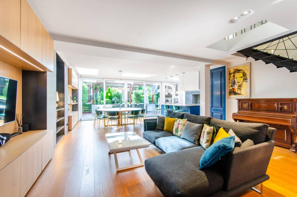 Main image of property: Cairnfield Avenue, Neasden, London, NW2