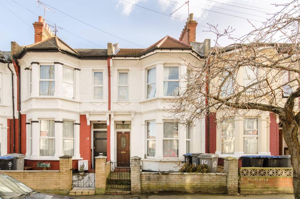 4 bedroom terraced house for sale in Osborne Road, Willesden Green