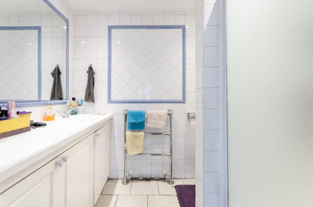 3 bedroom flat for sale in Sidmouth Road, Willesden Green, London, NW2