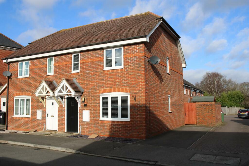 3 bedroom semidetached house for sale in Horsecroft Way, Reading