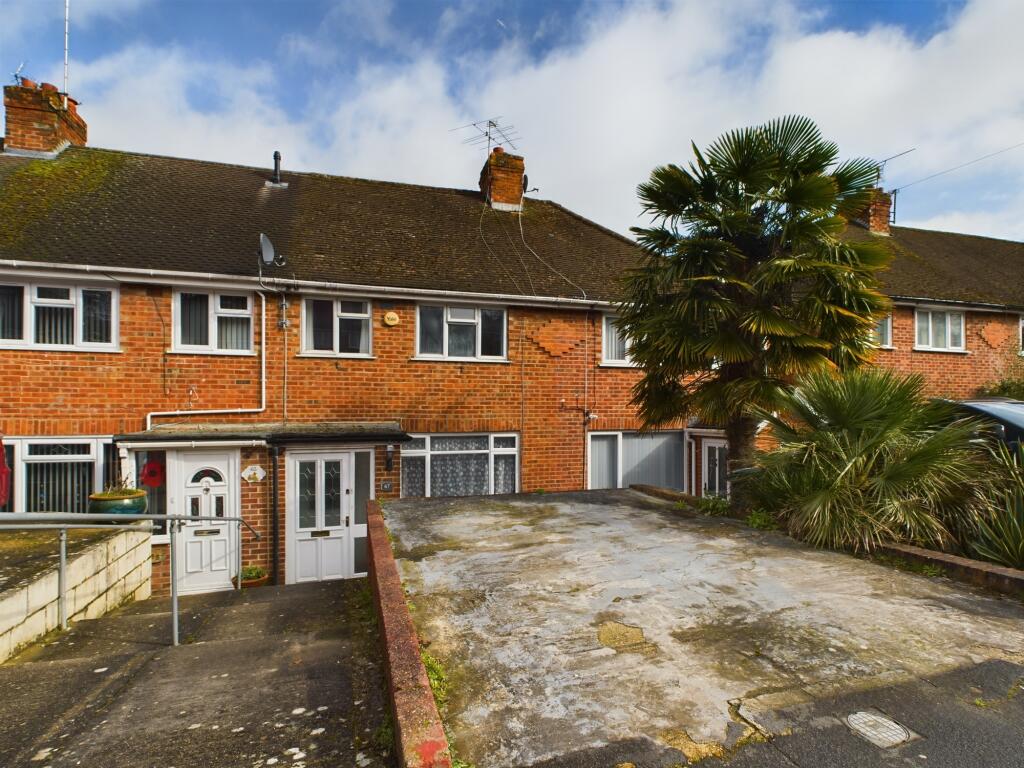 3 bedroom terraced house for sale in Thirlmere Avenue, Tilehurst