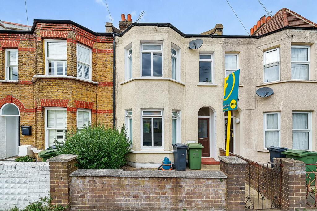 3 bedroom terraced house for sale in Hambro Road, Streatham Common