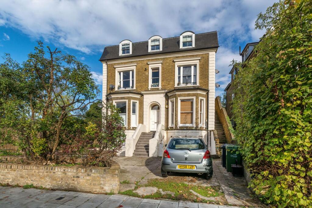 3 bedroom flat for sale in Mount Ephraim Road, Streatham, London, SW16