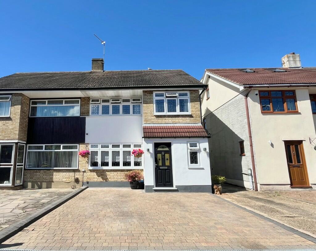 3 bedroom semidetached house for sale in Denbigh Close, Hornchurch, RM11