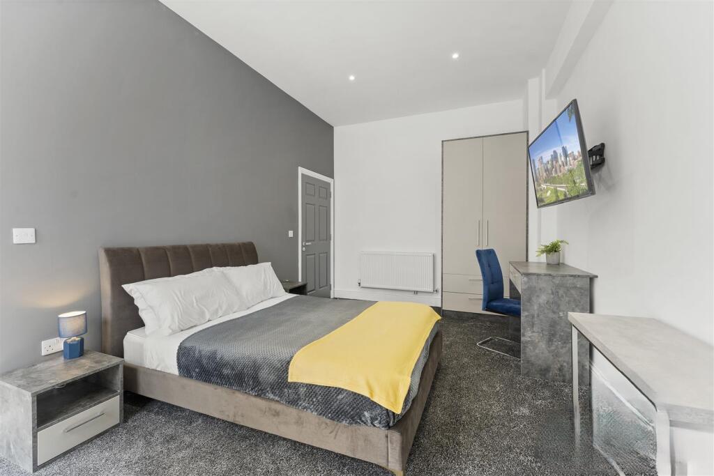 Main image of property: Priestgate, Peterborough