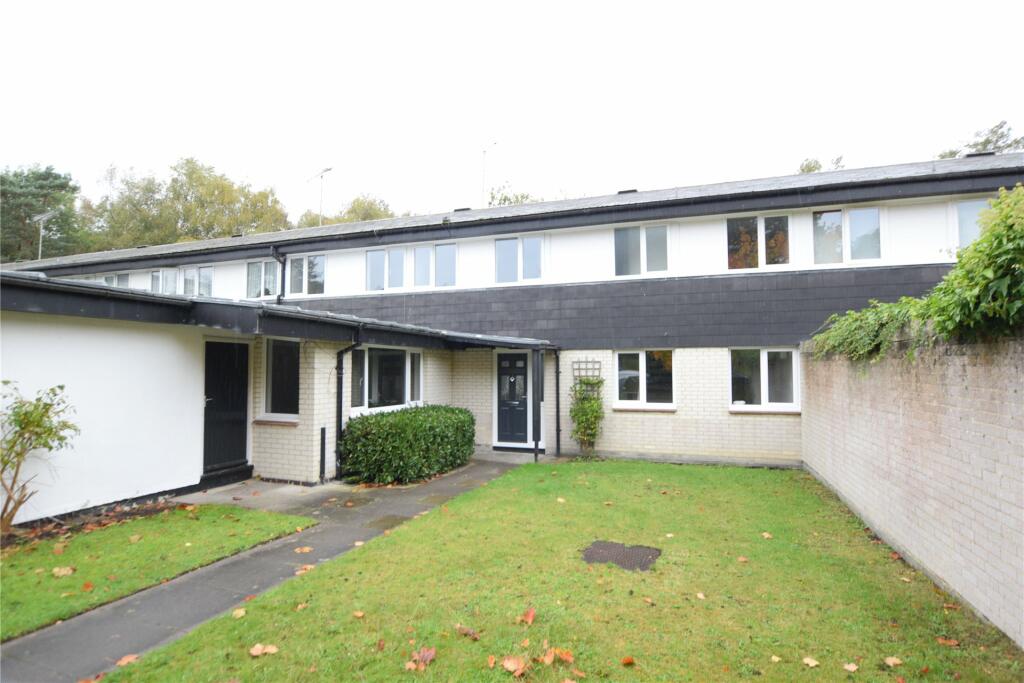 4 bedroom terraced house for rent in Epsom Close, Camberley, Surrey, GU15