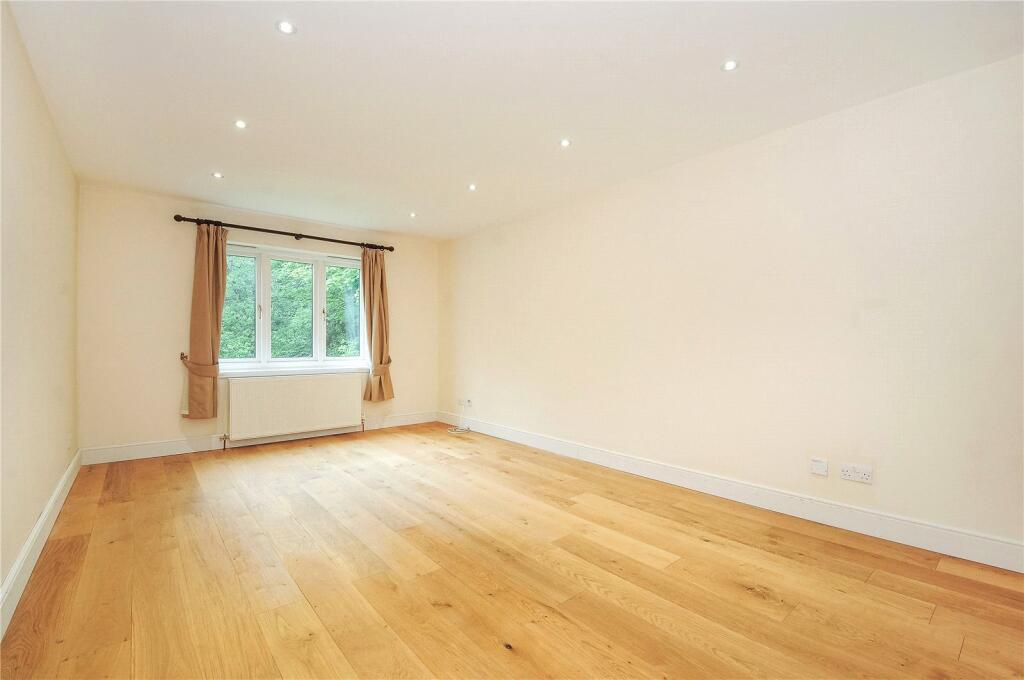 2 bedroom apartment for rent in Savoy Court, Garfield Road, Camberley