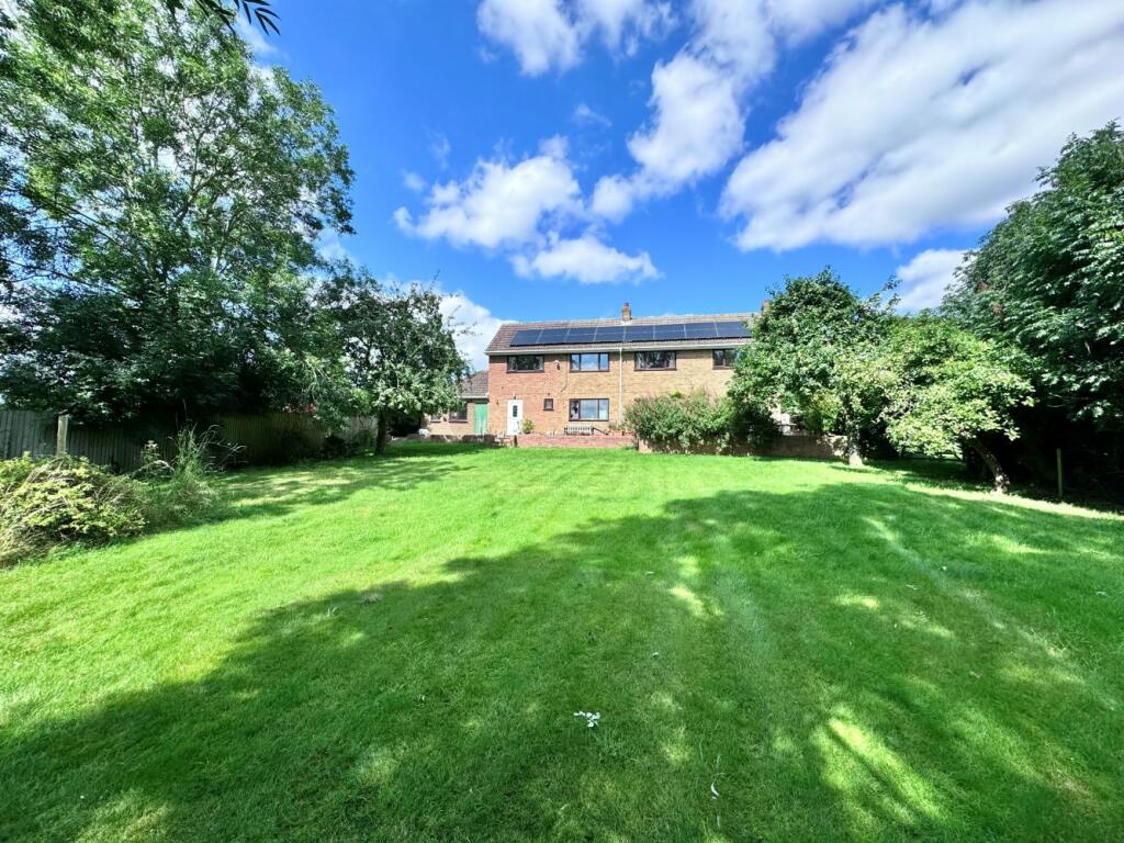 5 bedroom detached house for sale in Nottingham Road, Ab Kettleby, LE14