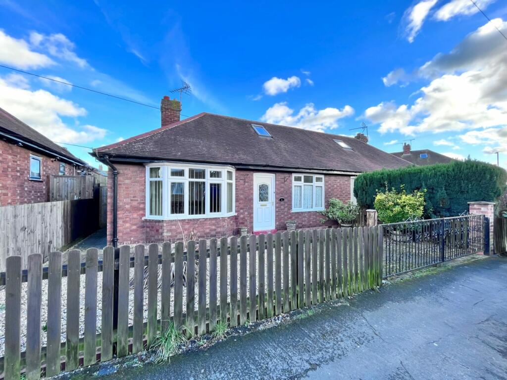 2 bedroom semidetached bungalow for sale in Dorothy Avenue, Melton