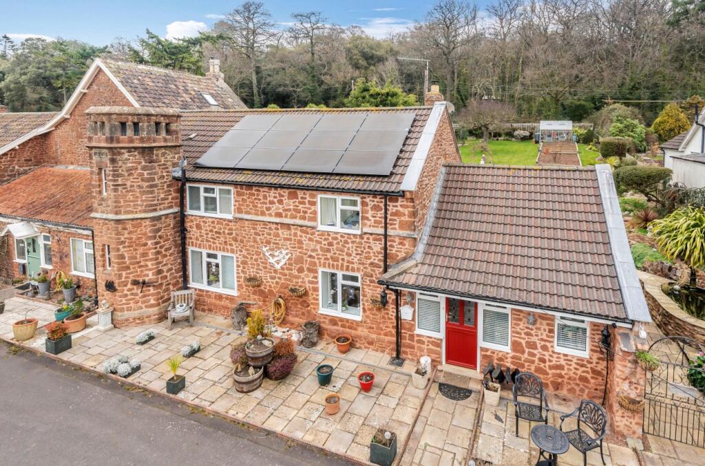 3 bedroom end of terrace house for sale in Cleeve Park Mews, Cleeve