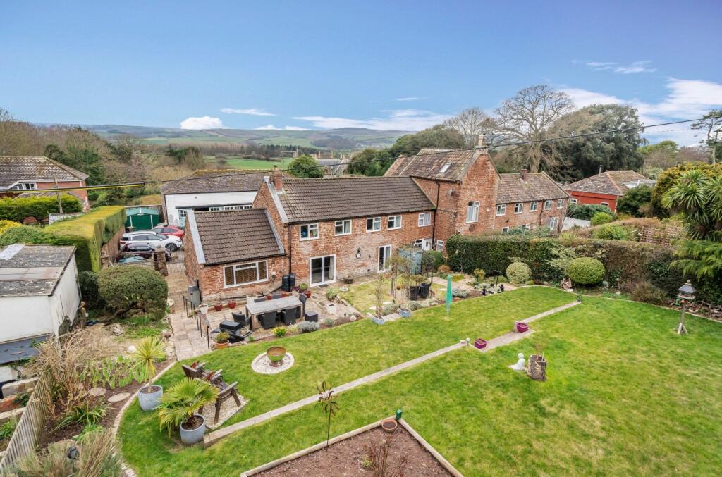 3 bedroom end of terrace house for sale in Cleeve Park Mews, Cleeve