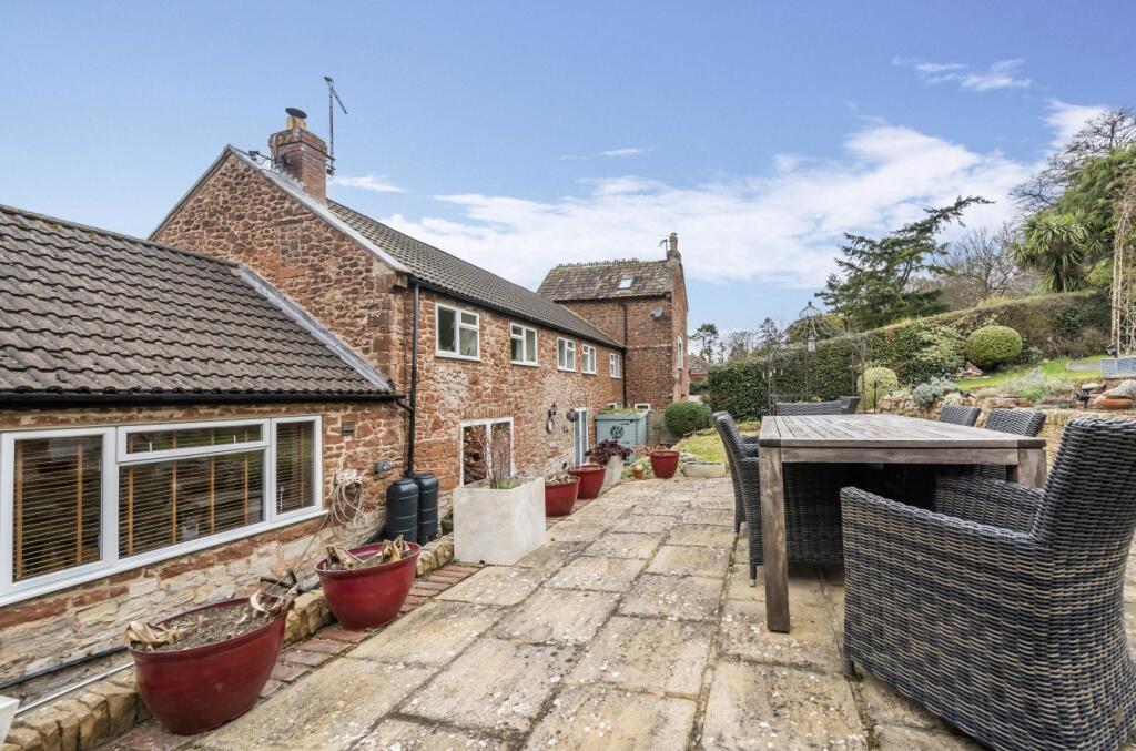 3 bedroom end of terrace house for sale in Cleeve Park Mews, Cleeve