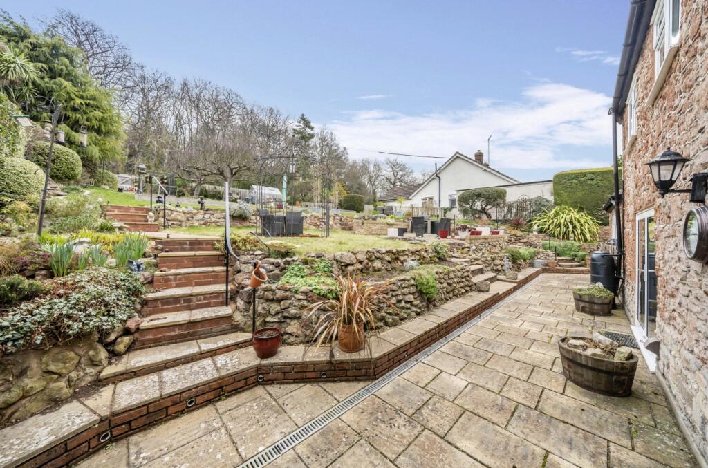 3 bedroom end of terrace house for sale in Cleeve Park Mews, Cleeve