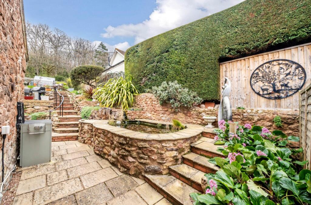 3 bedroom end of terrace house for sale in Cleeve Park Mews, Cleeve