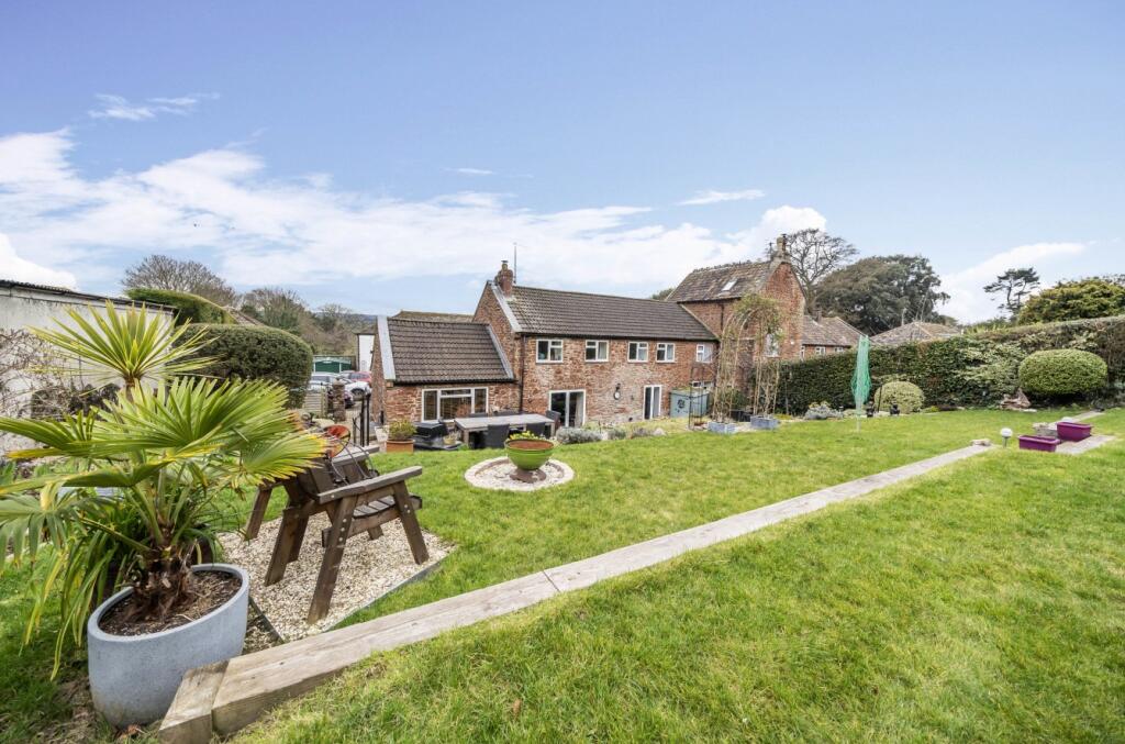 3 bedroom end of terrace house for sale in Cleeve Park Mews, Cleeve