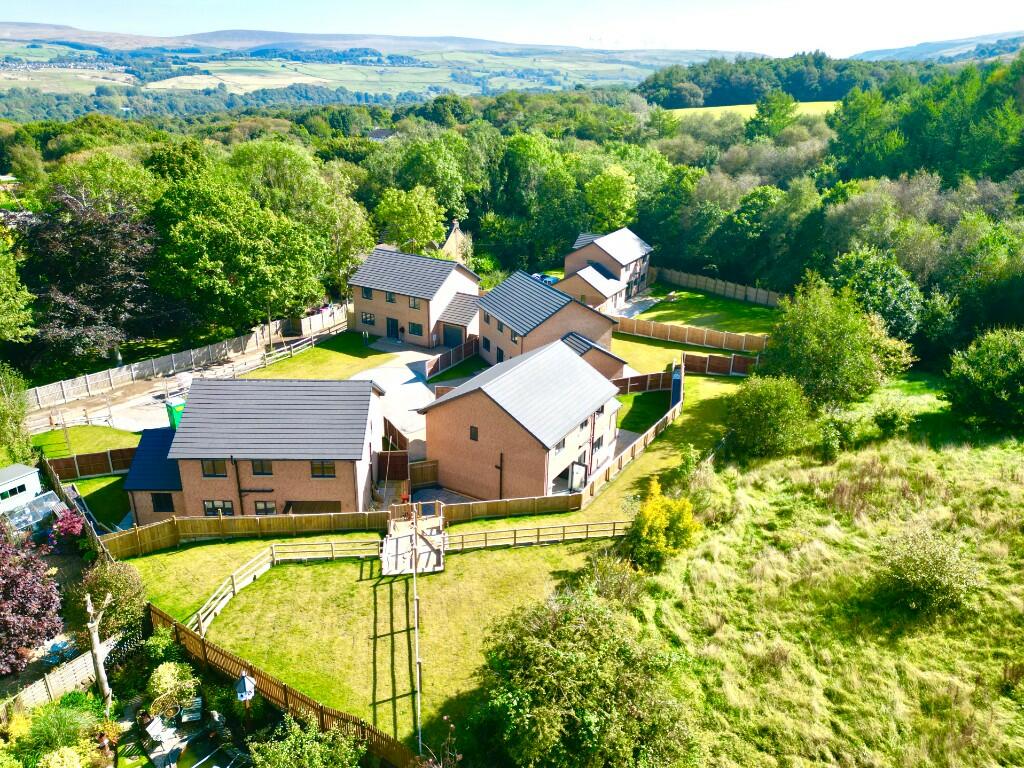 4 bedroom detached house for sale in Lower Timber Hill Lane, Burnley