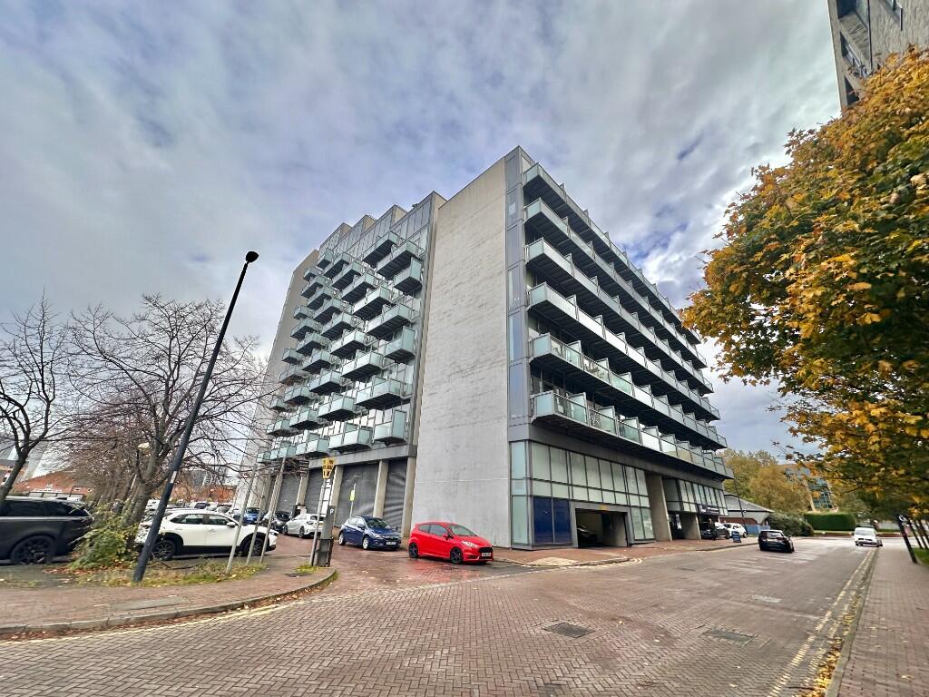 Main image of property: Clippers Quay, Manchester, Salford Quays, Greater Manchester, M50