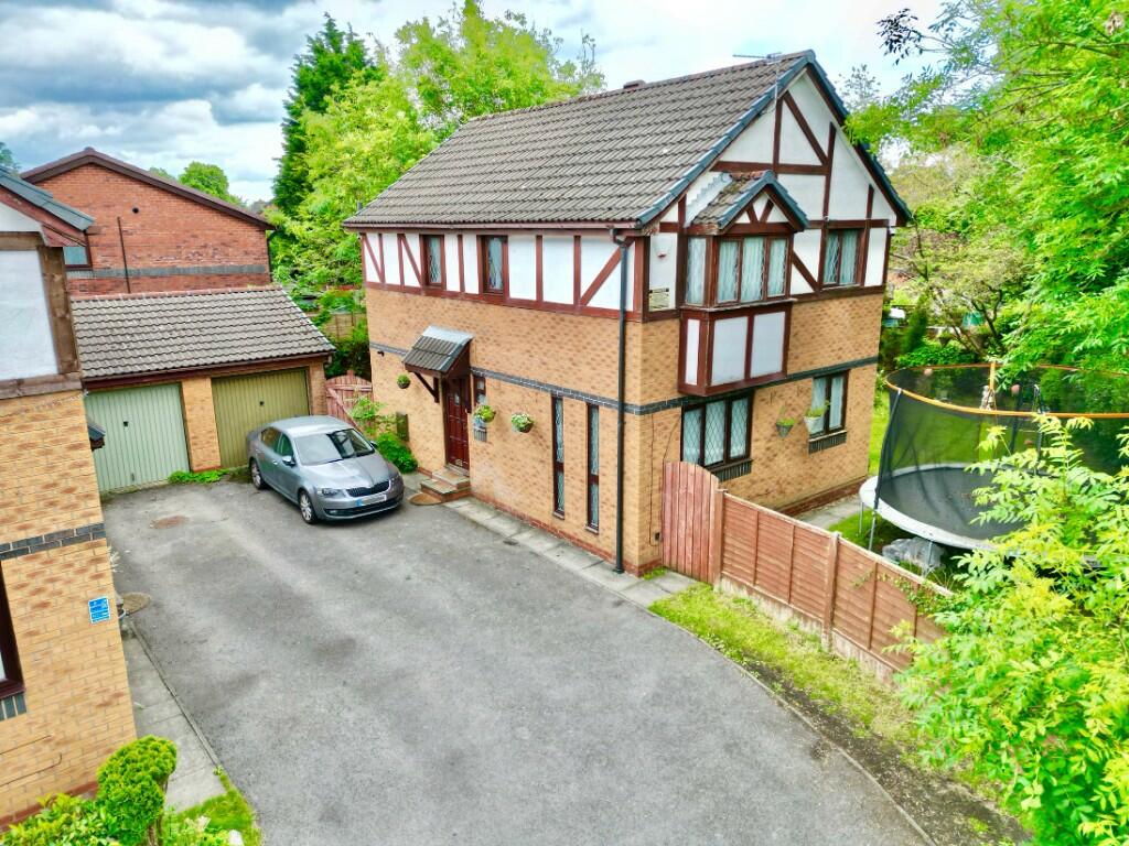 4 bedroom detached house for sale in Dorchester Drive, Sale, Greater